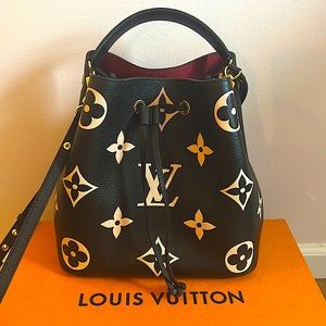 NEW In Box Louis Vuitton Neoneo MM Bag in Black